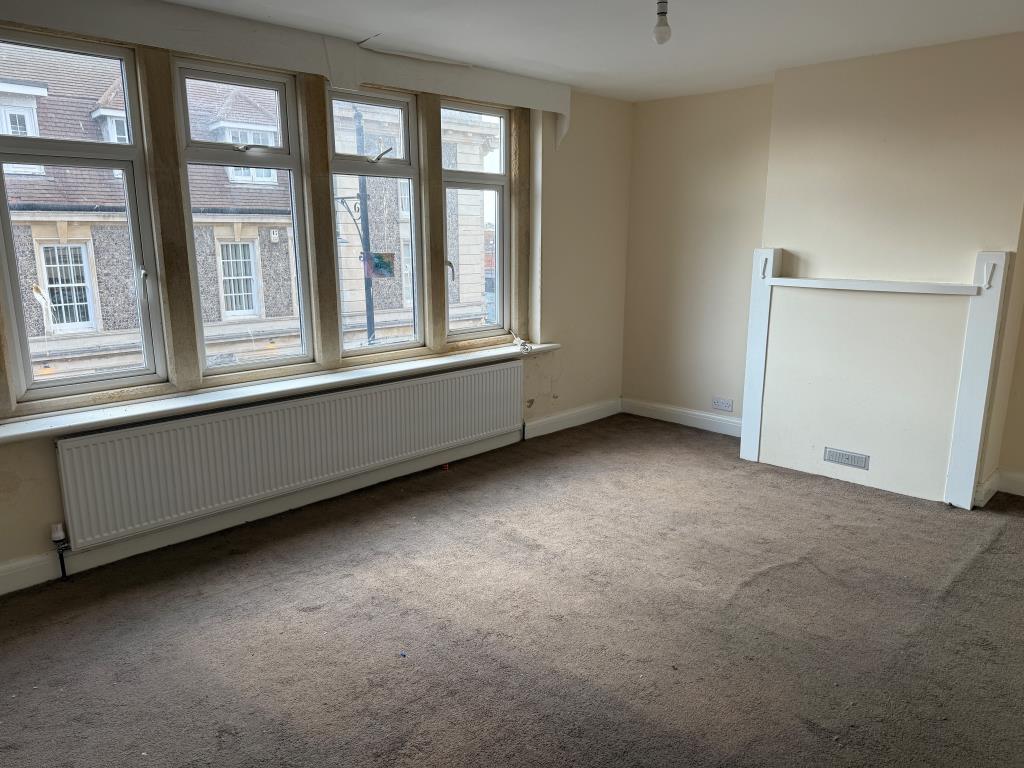 Lot: 96 - FREEHOLD VACANT SHOP AND MAISONETTE IN NEED OF REFURBISHMENT AND REPAIR -